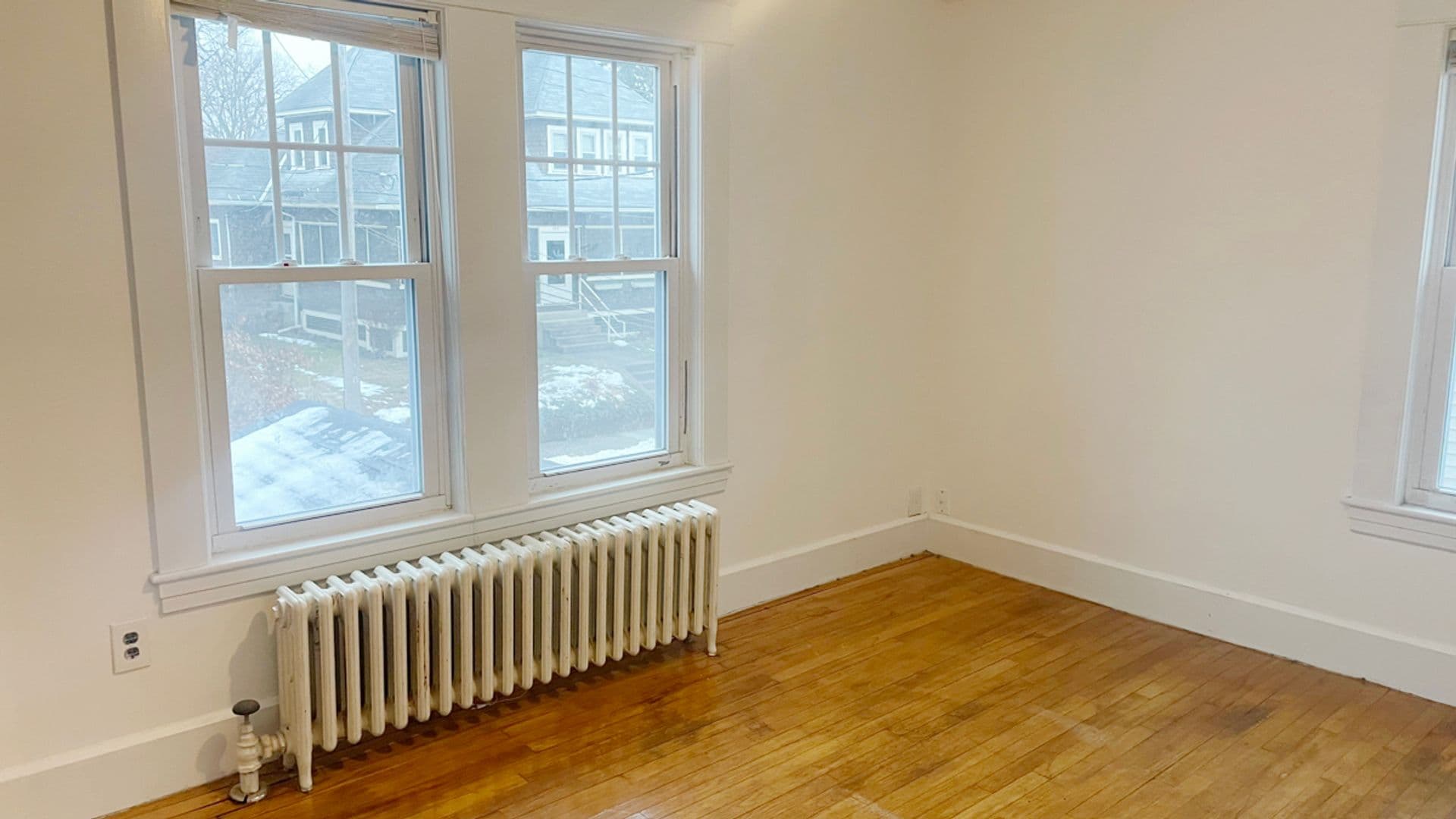 Athol Apartment: 73-75 Wallingford Ave