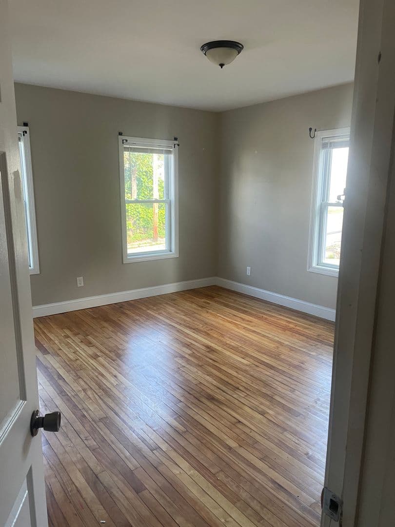 Fitchburg Apartment: 52 Myrtle Ave