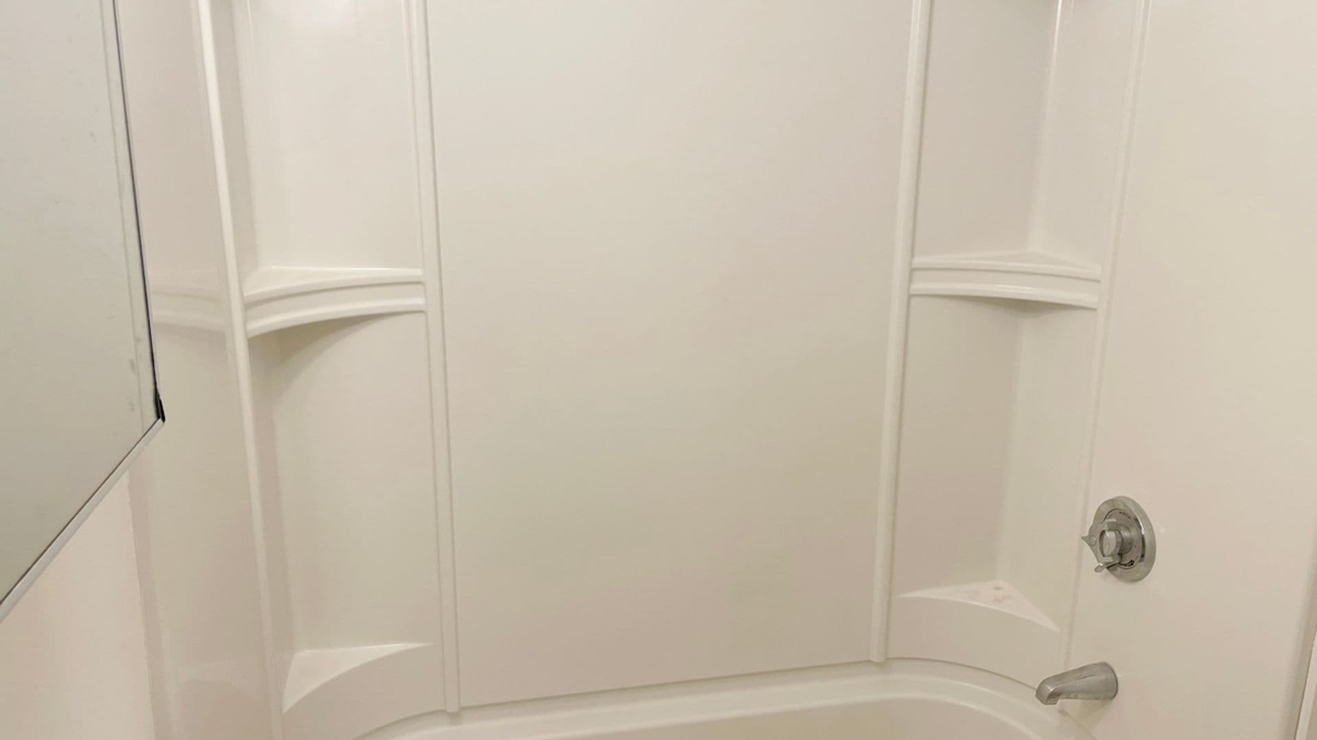 Athol Apartment: 73-75 Wallingford Ave