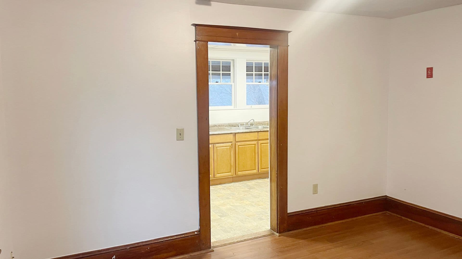 Athol Apartment: 73-75 Wallingford Ave