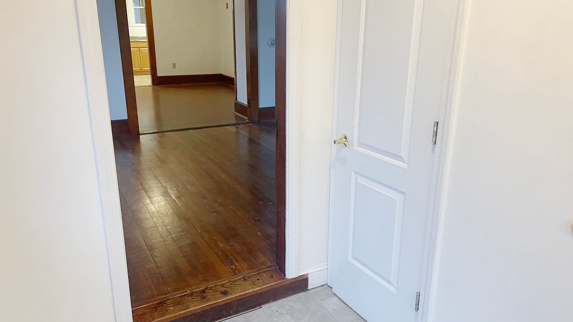 Athol Apartment: 73-75 Wallingford Ave