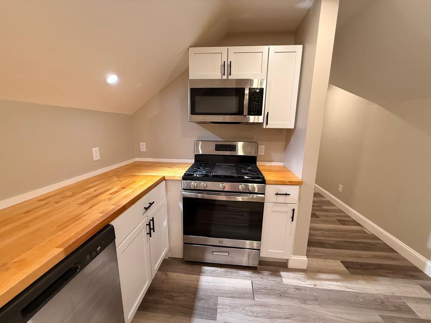 Fitchburg Apartment: 52 Myrtle Ave