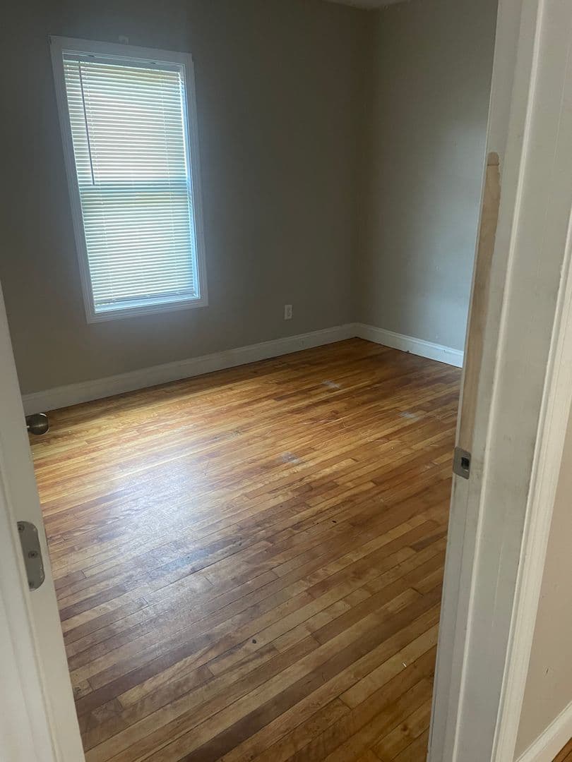 Fitchburg Apartment: 52 Myrtle Ave