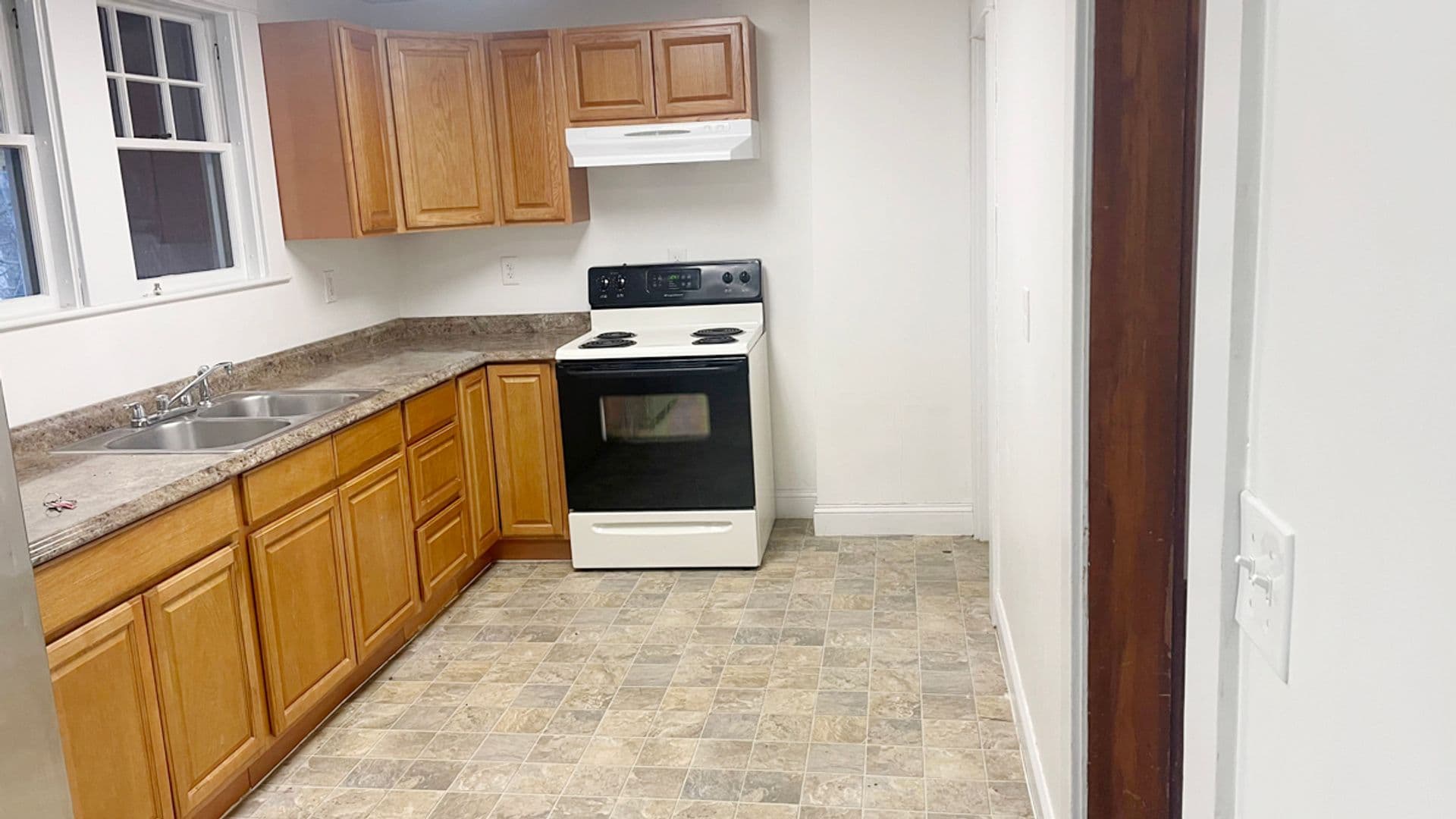 Athol Apartment: 73-75 Wallingford Ave