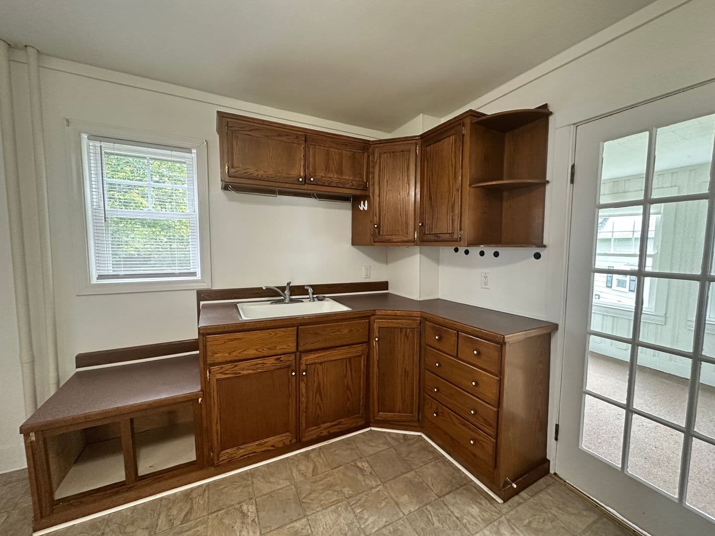 Ashburnham Apartment: 155 Center Street