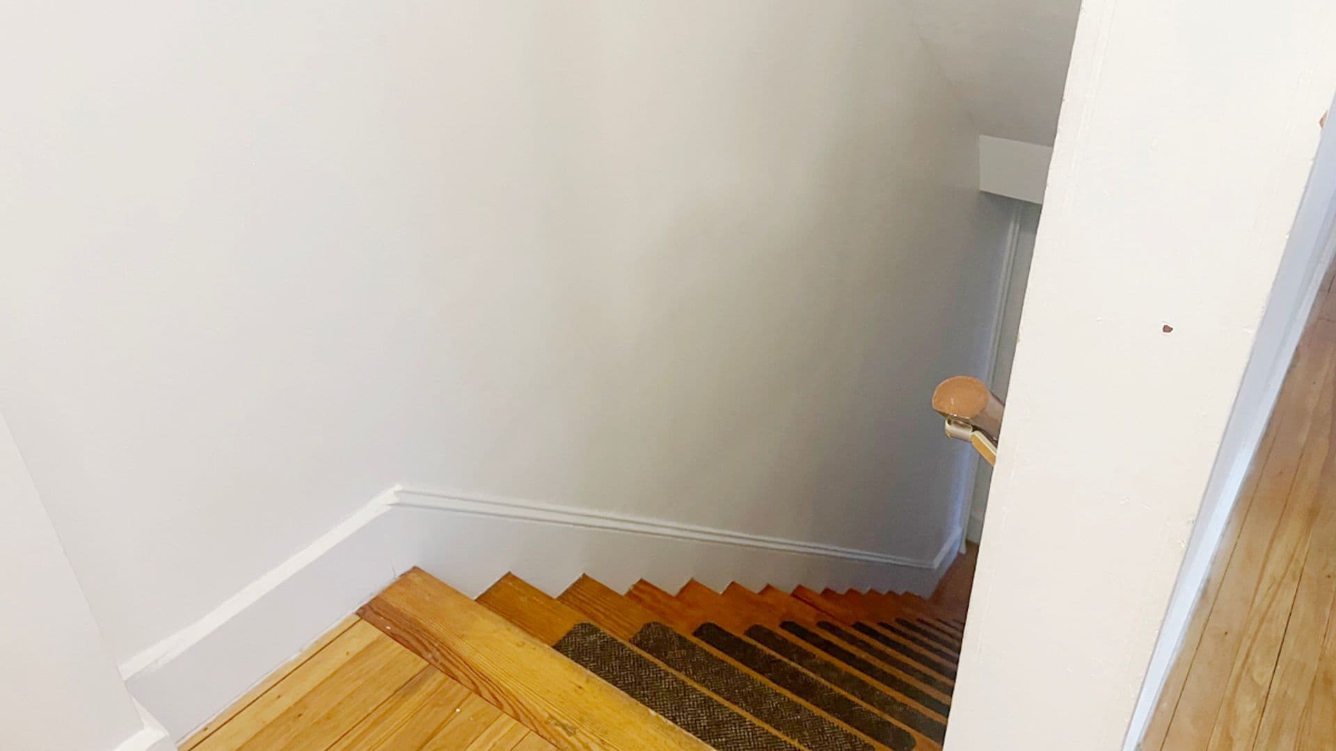 Athol Apartment: 73-75 Wallingford Ave