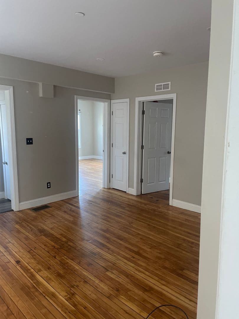 Fitchburg Apartment: 52 Myrtle Ave