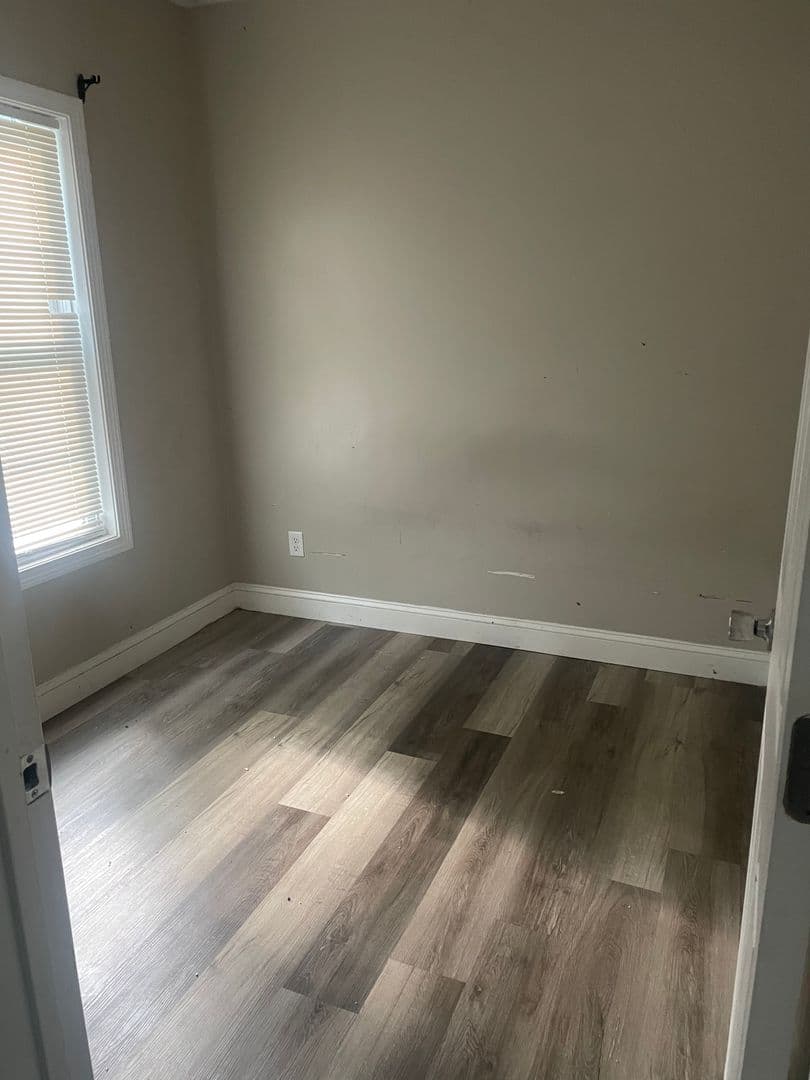 Fitchburg Apartment: 52 Myrtle Ave
