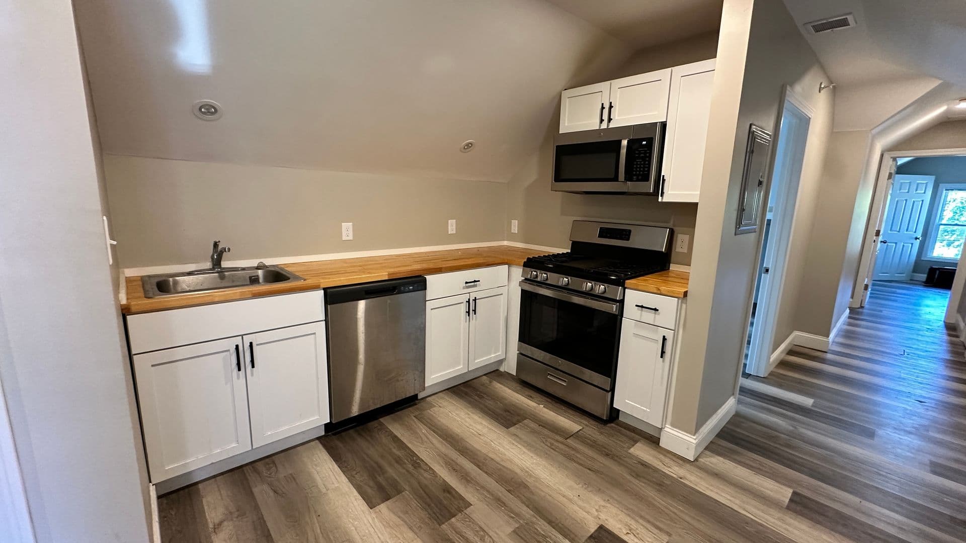 Fitchburg Apartment: 52 Myrtle Ave