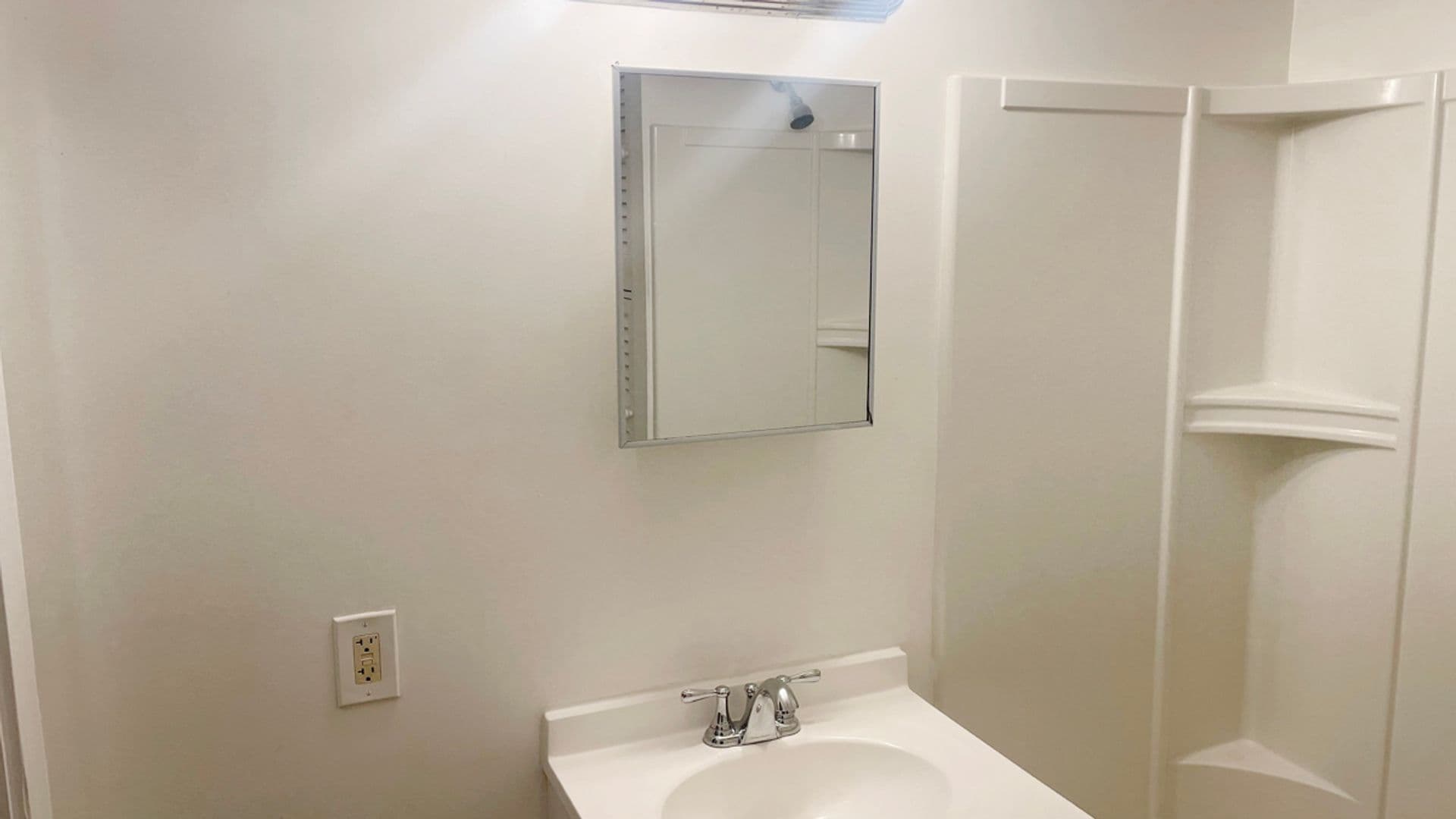 Athol Apartment: 73-75 Wallingford Ave