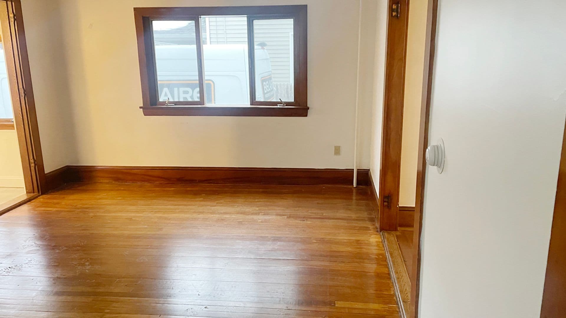 Athol Apartment: 73-75 Wallingford Ave