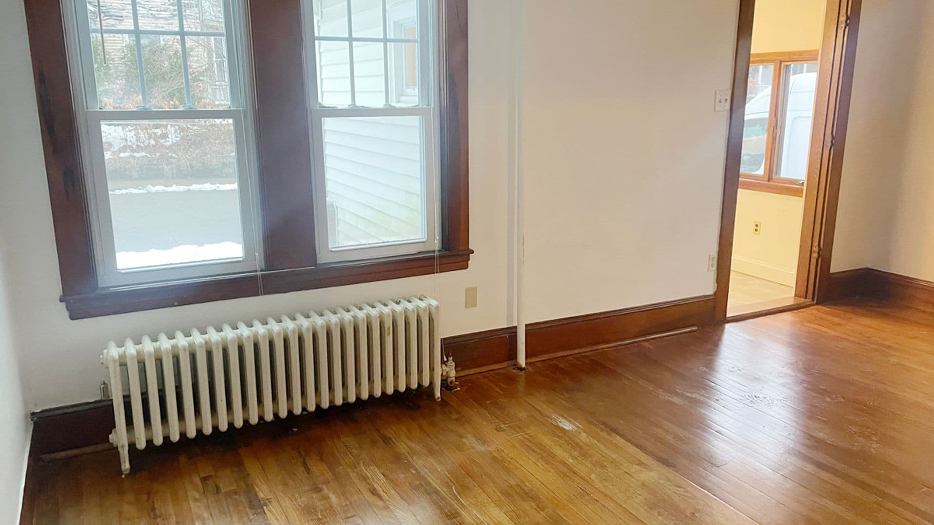 Athol Apartment: 73-75 Wallingford Ave