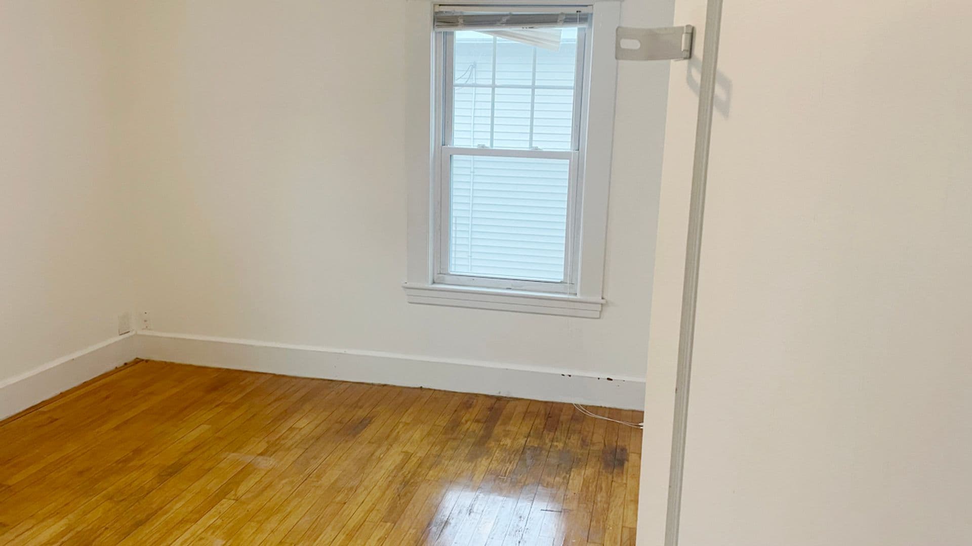 Athol Apartment: 73-75 Wallingford Ave