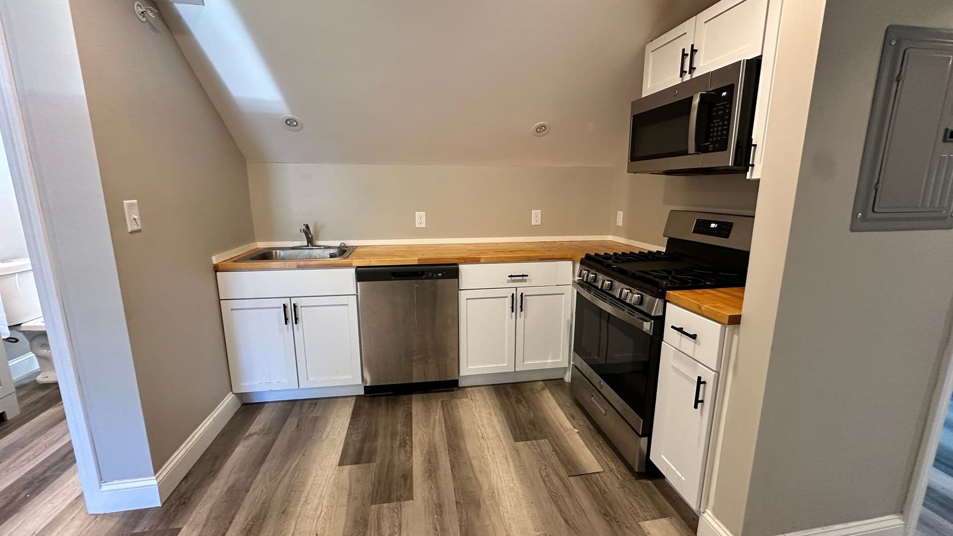 Fitchburg Apartment: 52 Myrtle Ave