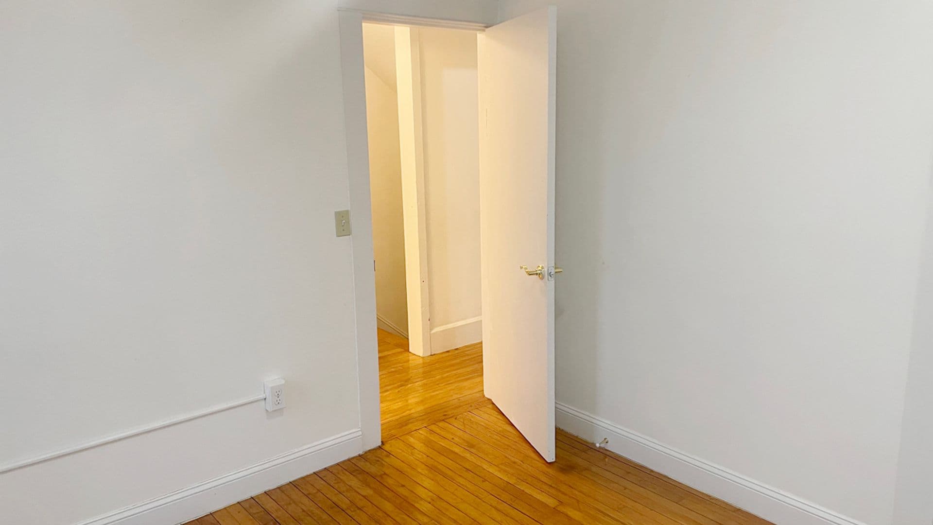 Athol Apartment: 73-75 Wallingford Ave