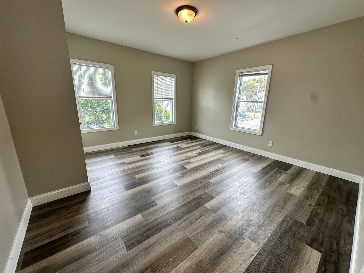 Fitchburg Apartment: 52 Myrtle Ave