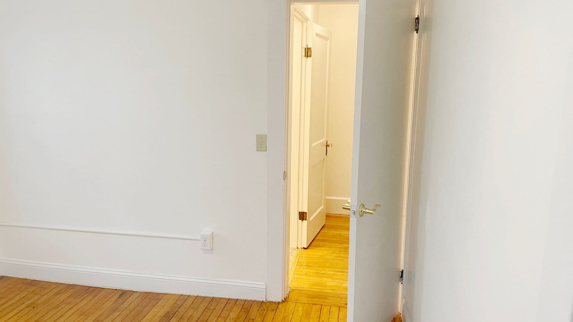 Athol Apartment: 73-75 Wallingford Ave