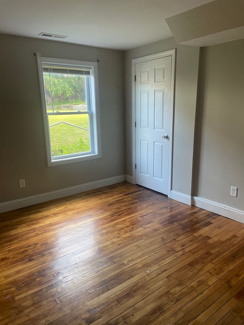 Fitchburg Apartment: 52 Myrtle Ave