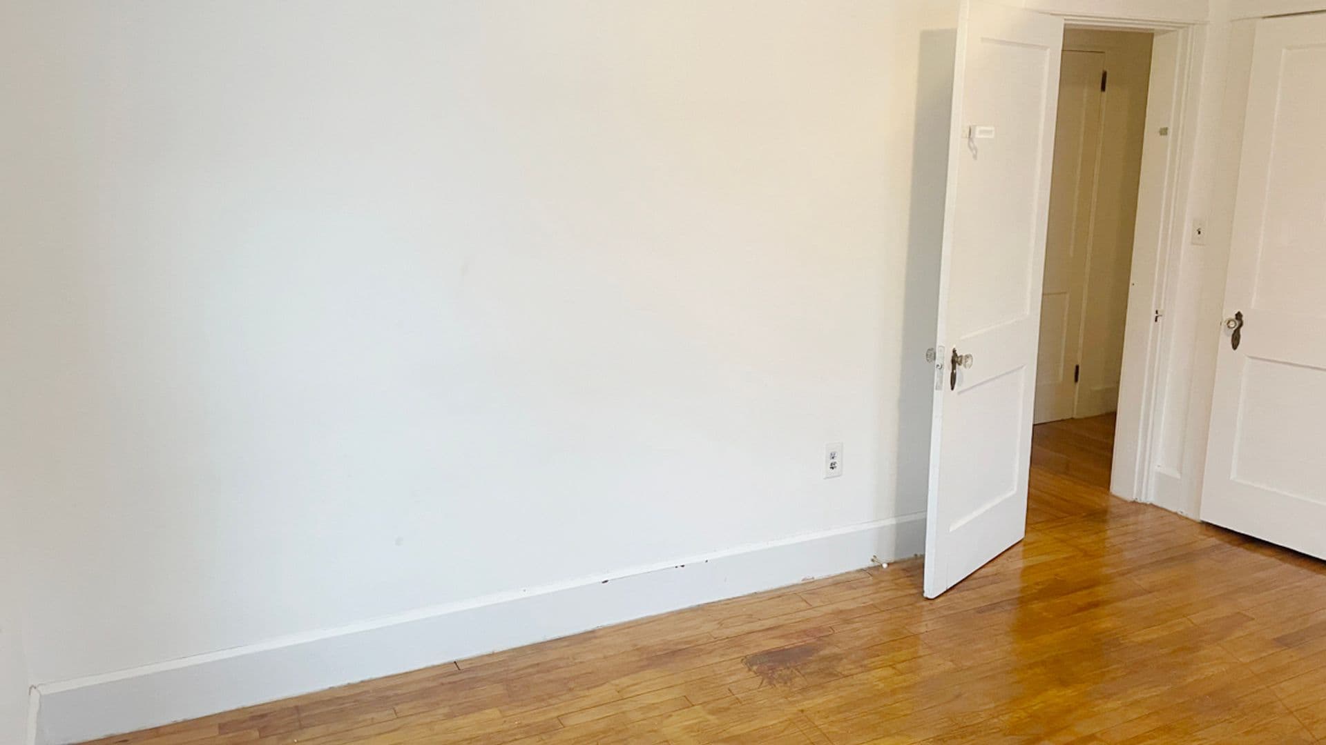 Athol Apartment: 73-75 Wallingford Ave