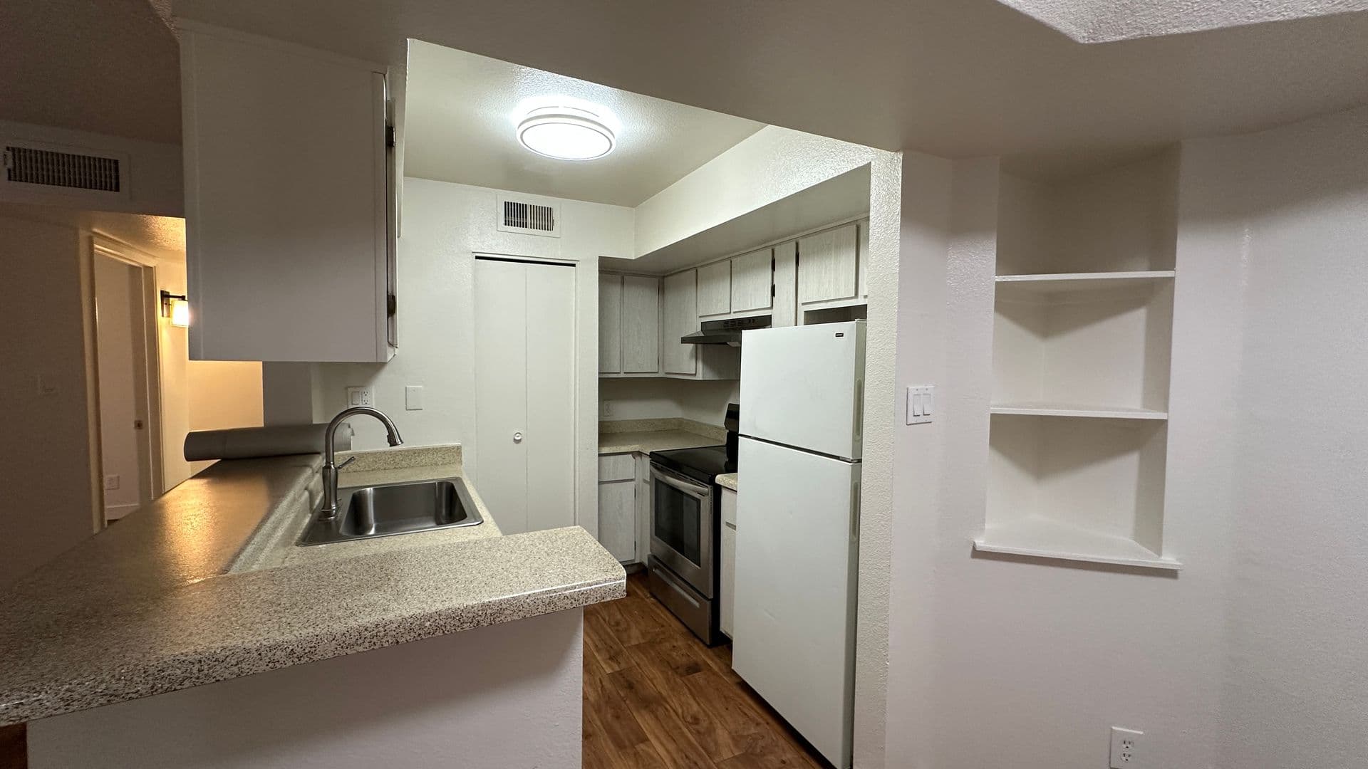 Tempe Apartment: 610 E Gilbert Dr.