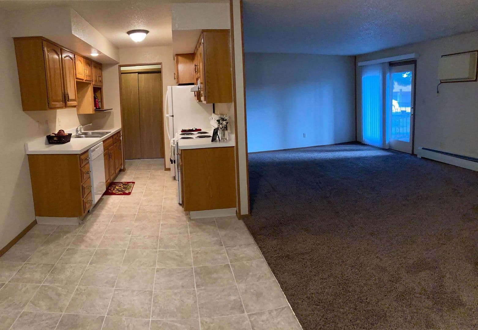 Bismarck Apartment: 1800-1820 East Capitol Ave