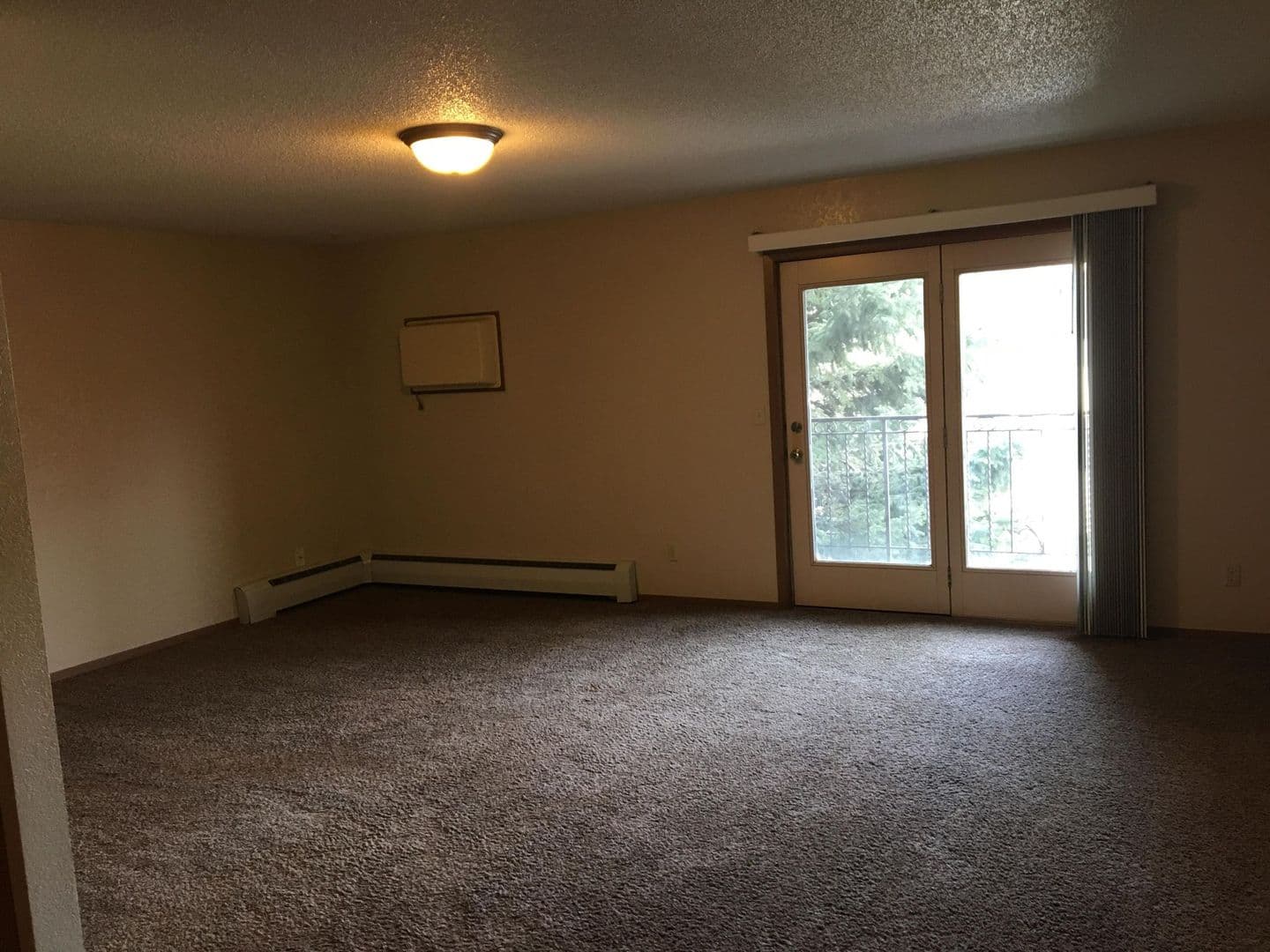 Bismarck Apartment: 1800-1820 East Capitol Ave