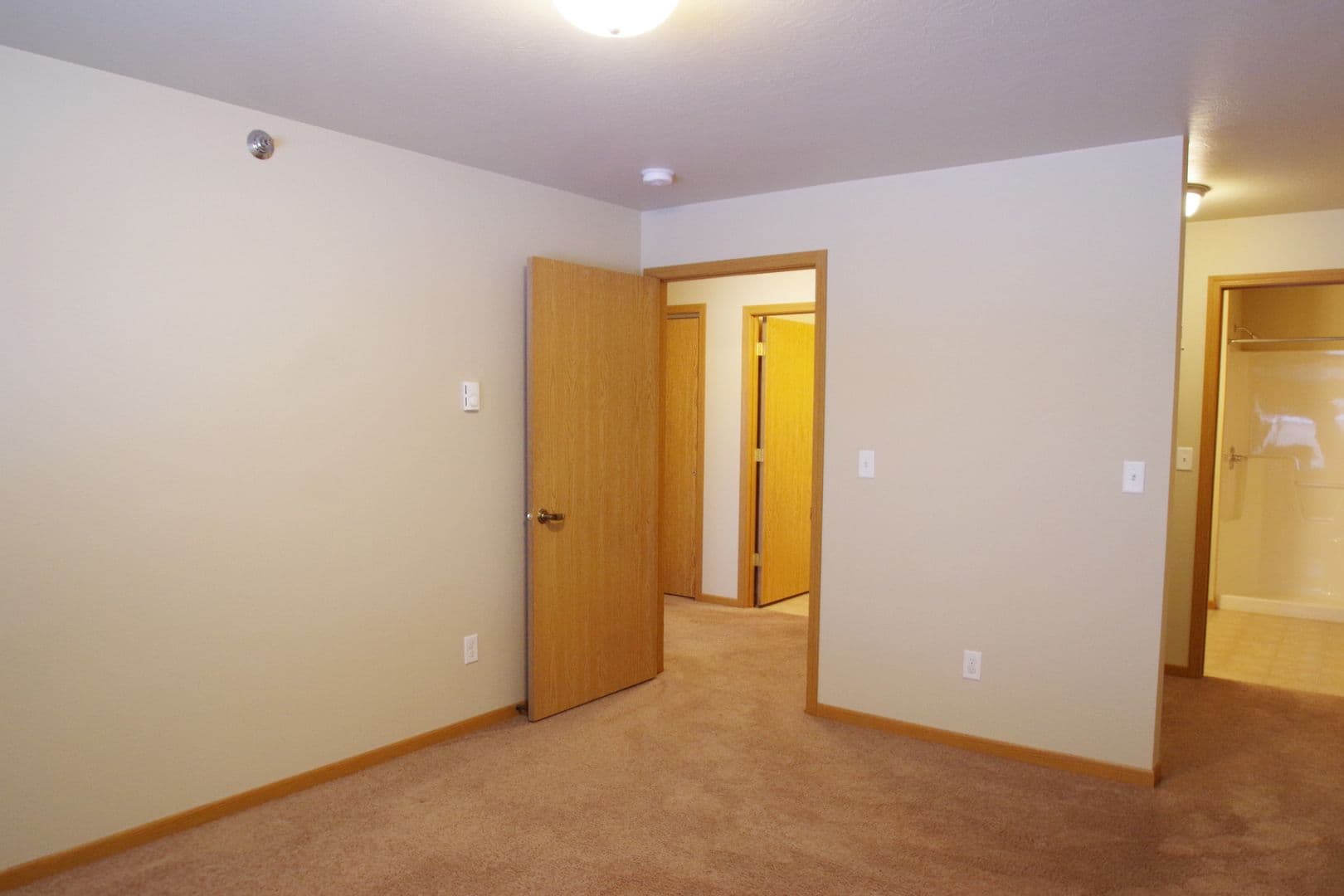 Bismarck Apartment: 1830-1834 East Capitol Ave