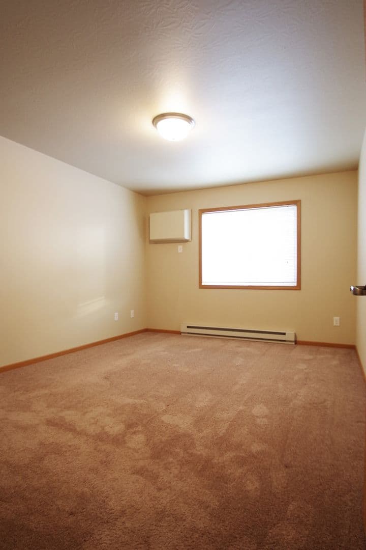 Bismarck Apartment: 1830-1834 East Capitol Ave