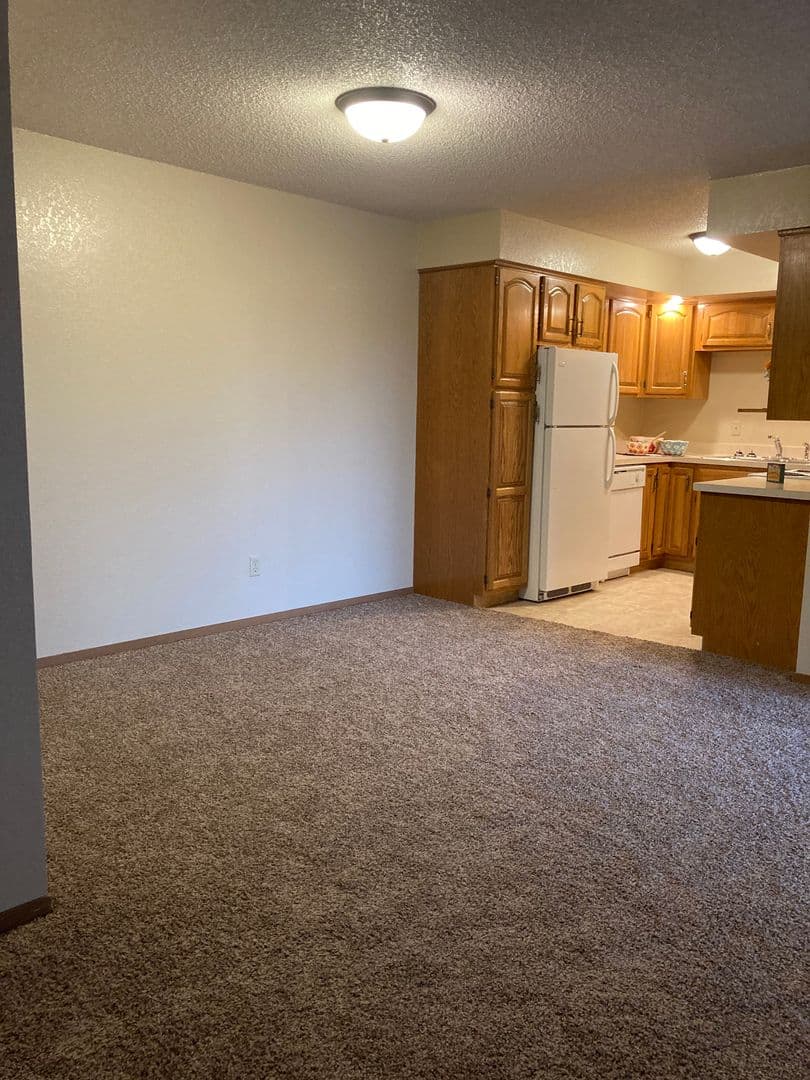 Bismarck Apartment: 1800-1820 East Capitol Ave