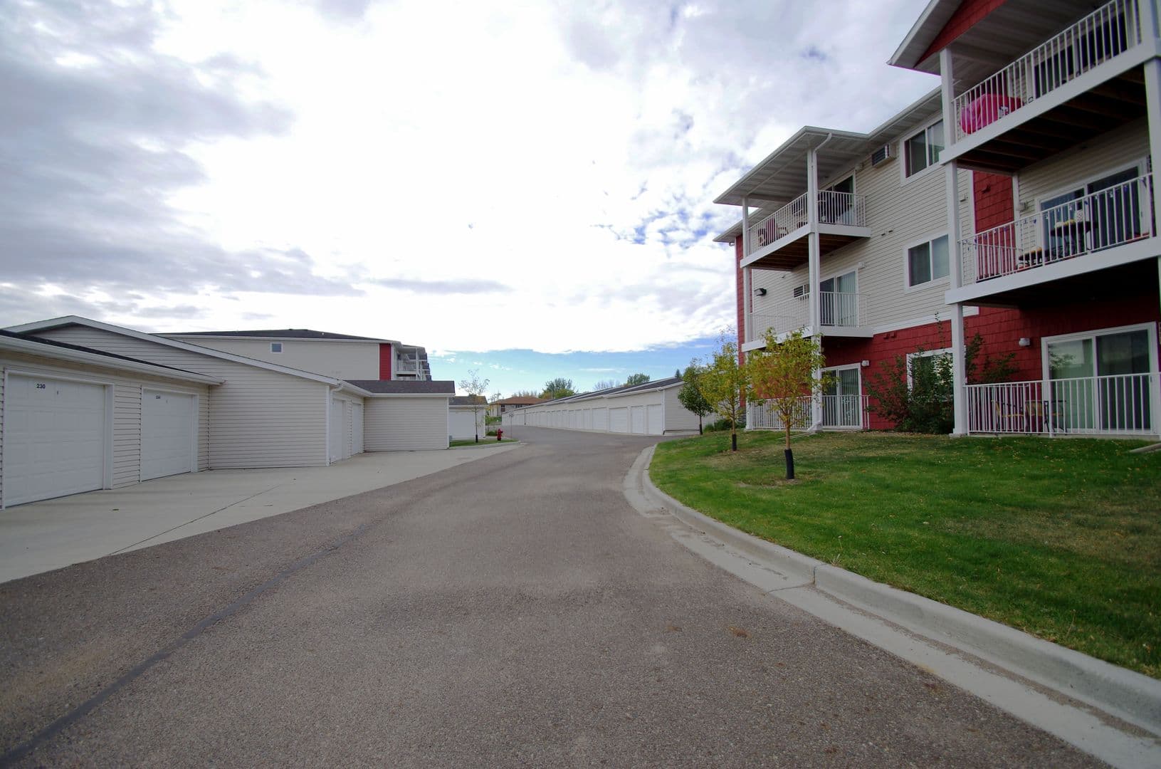 Bismarck Apartment: 1830-1834 East Capitol Ave