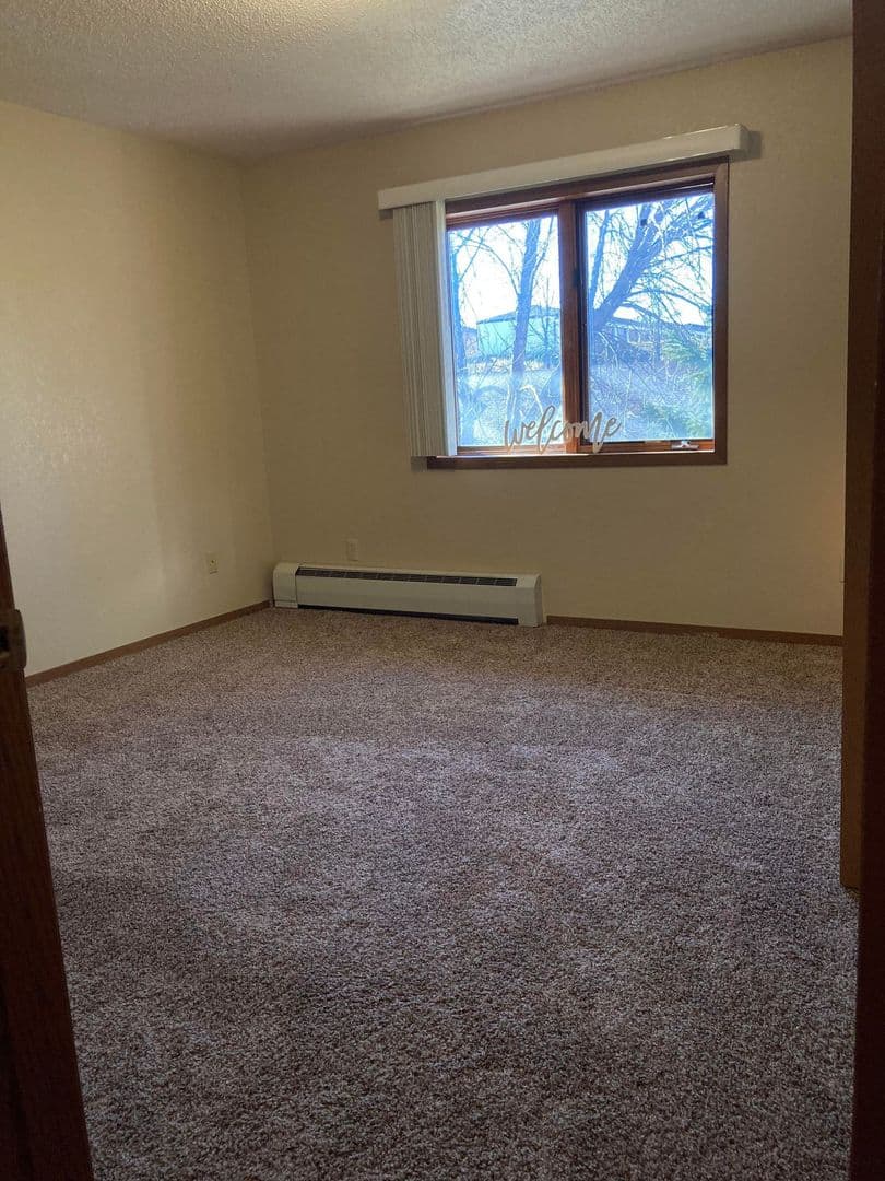 Bismarck Apartment: 1800-1820 East Capitol Ave
