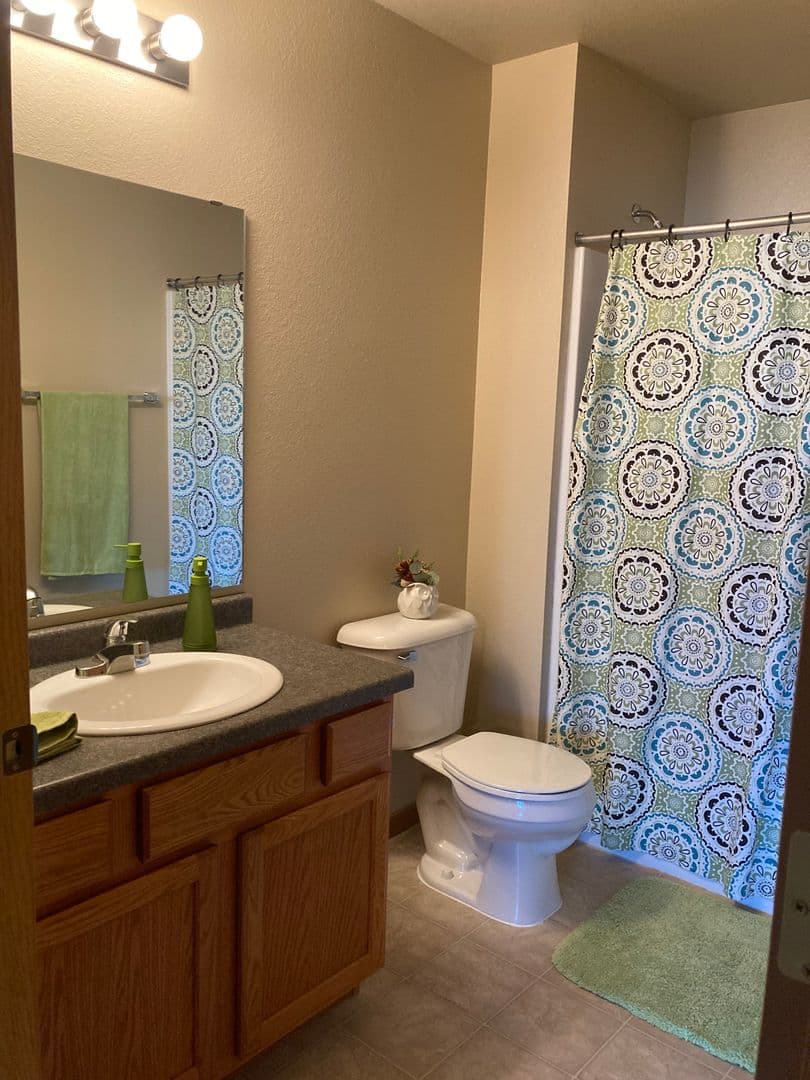 Bismarck Apartment: 940 West Turnpike Ave