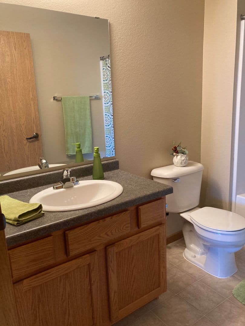 Bismarck Apartment: 940 West Turnpike Ave