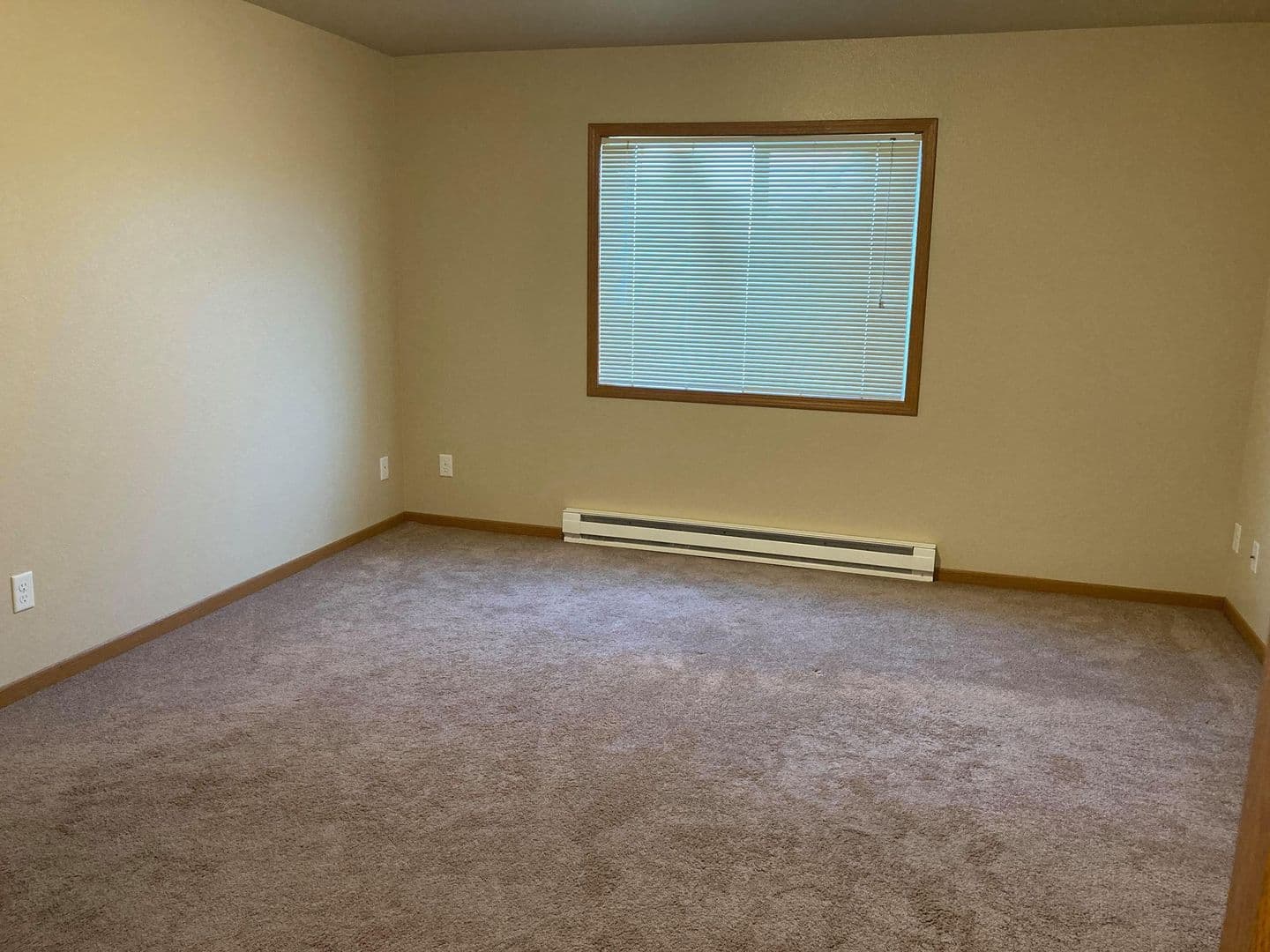 Bismarck Apartment: 940 West Turnpike Ave