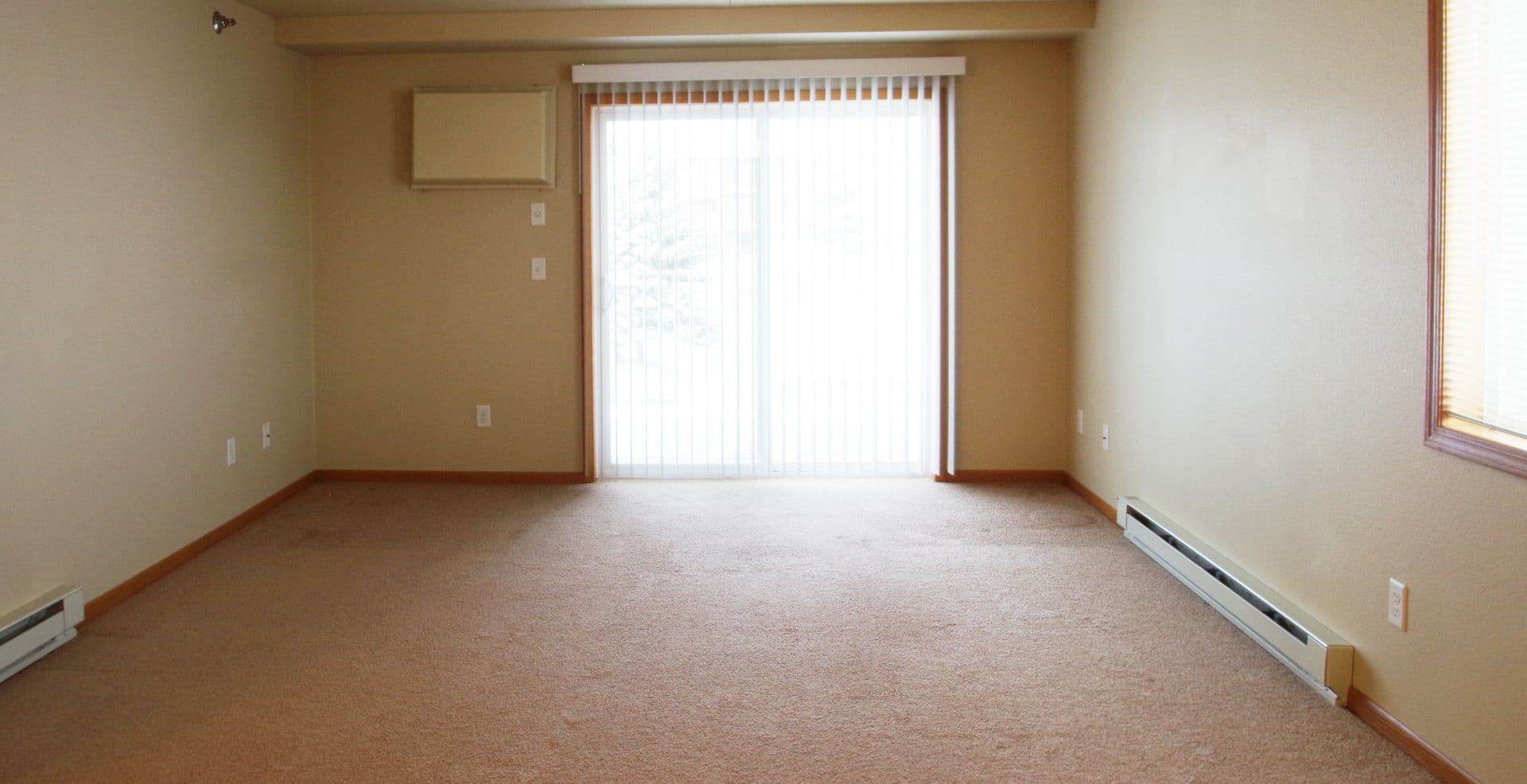 Bismarck Apartment: 1830-1834 East Capitol Ave
