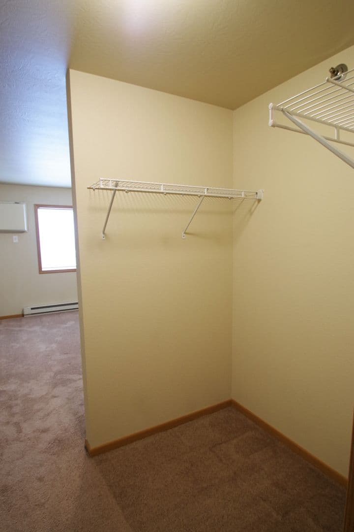 Bismarck Apartment: 1830-1834 East Capitol Ave