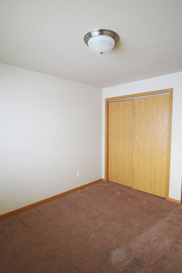 Bismarck Apartment: 1830-1834 East Capitol Ave