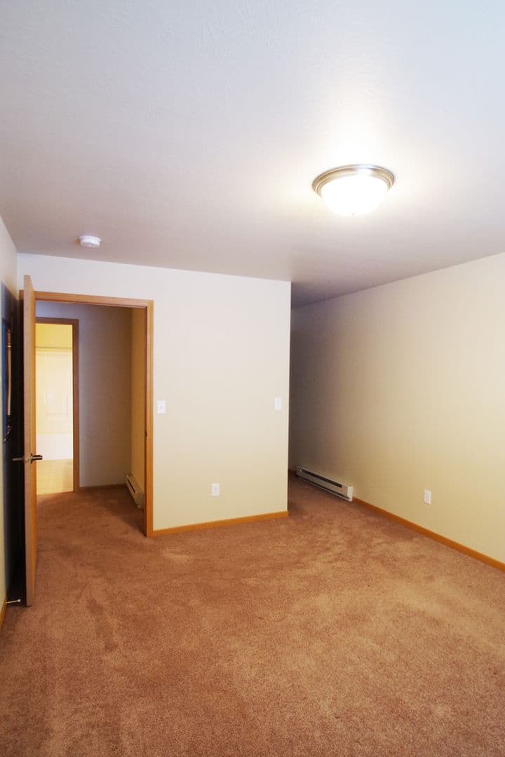 Bismarck Apartment: 1830-1834 East Capitol Ave