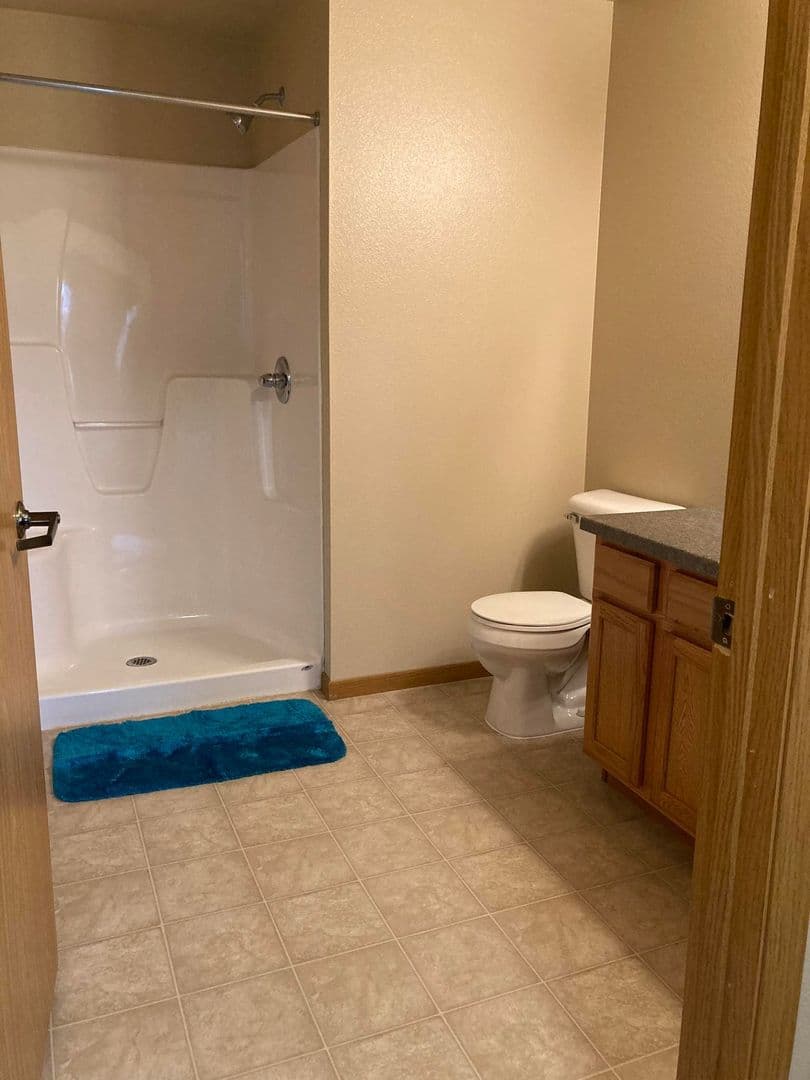 Bismarck Apartment: 940 West Turnpike Ave