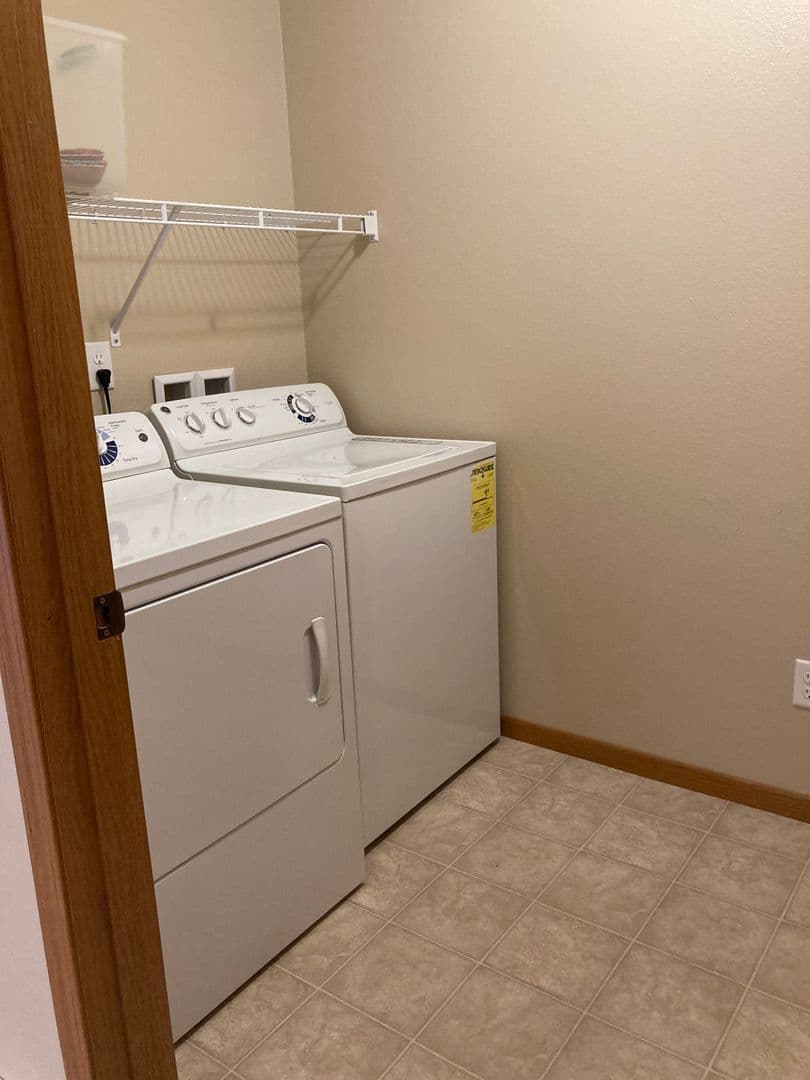 Bismarck Apartment: 940 West Turnpike Ave