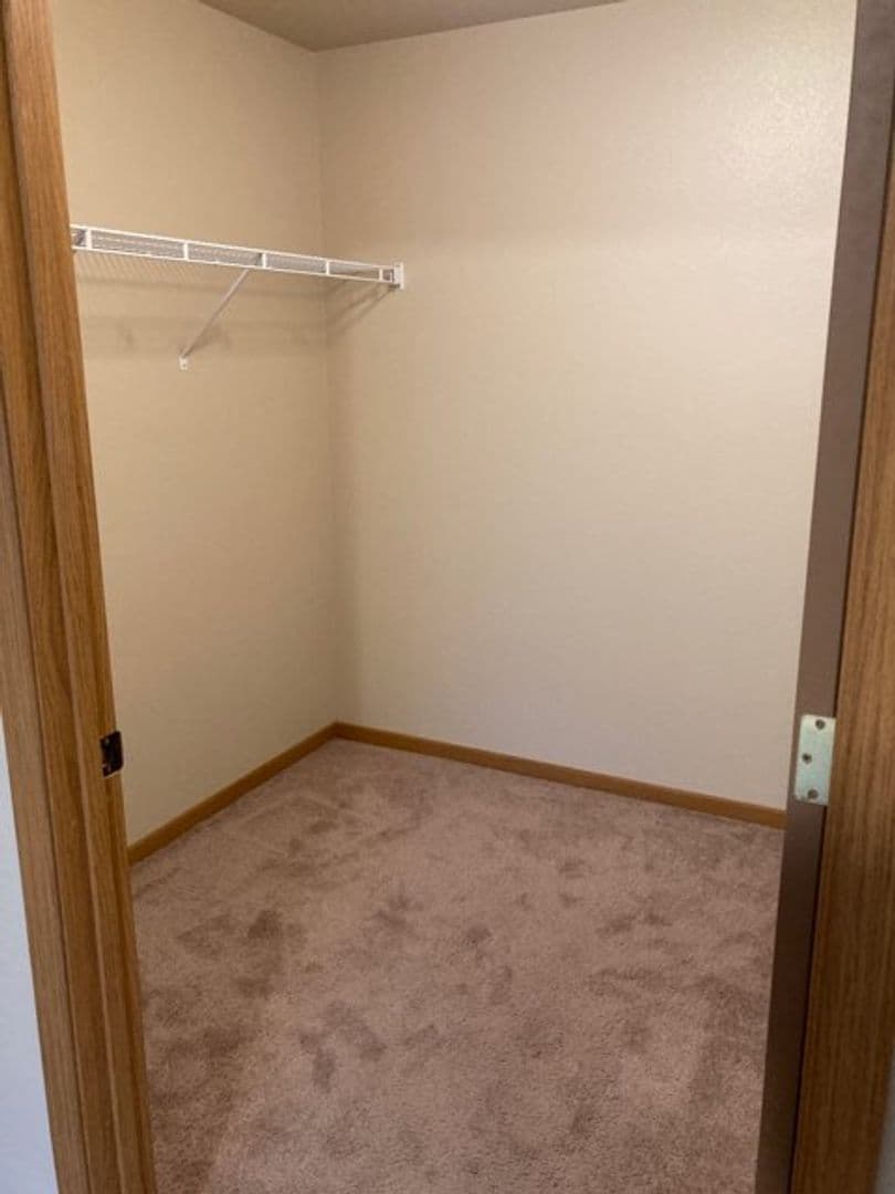 Bismarck Apartment: 940 West Turnpike Ave