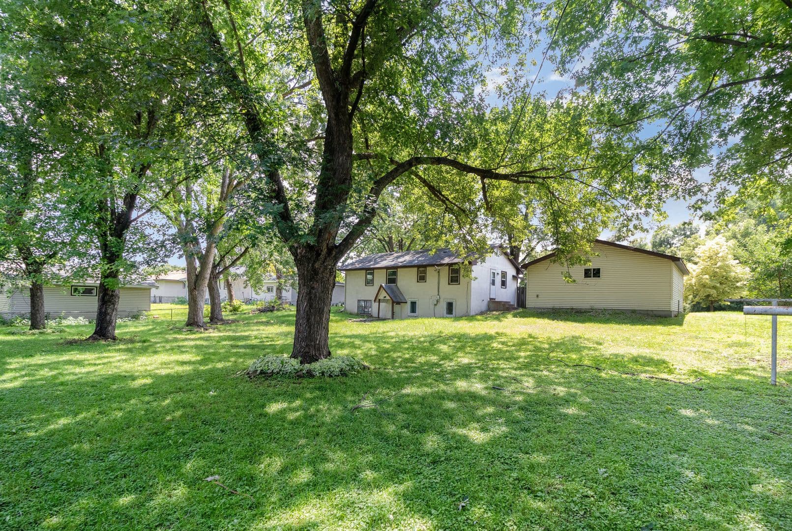 Brooklyn Park House: 1208 82nd Ave N