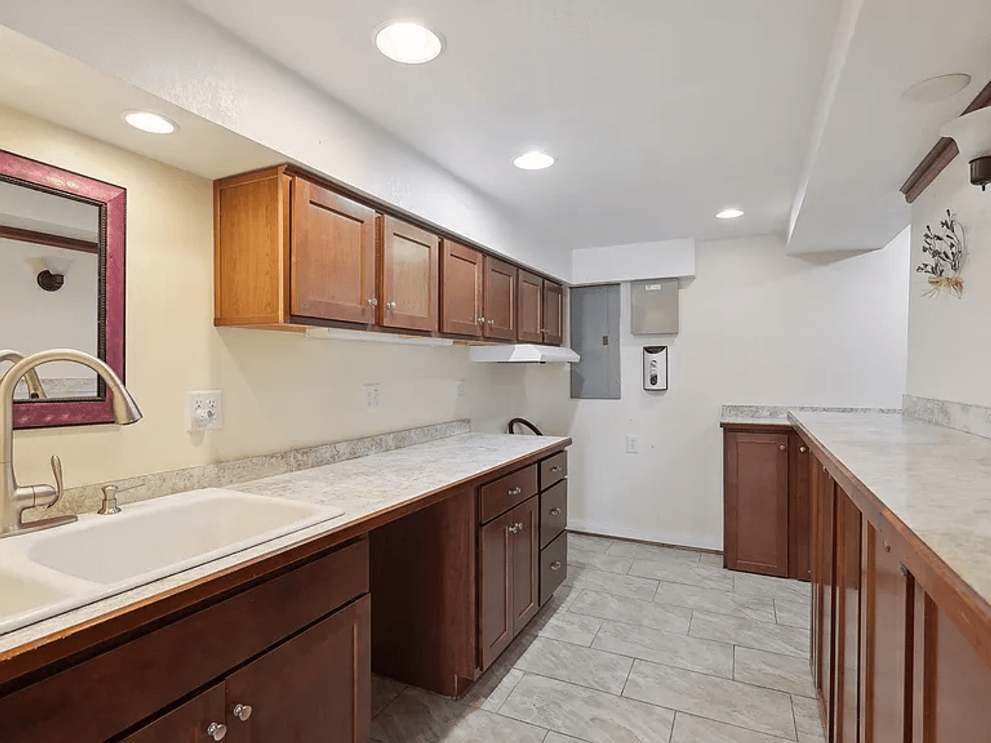 Coon Rapids House: 10012 Cottonwood St NW #1