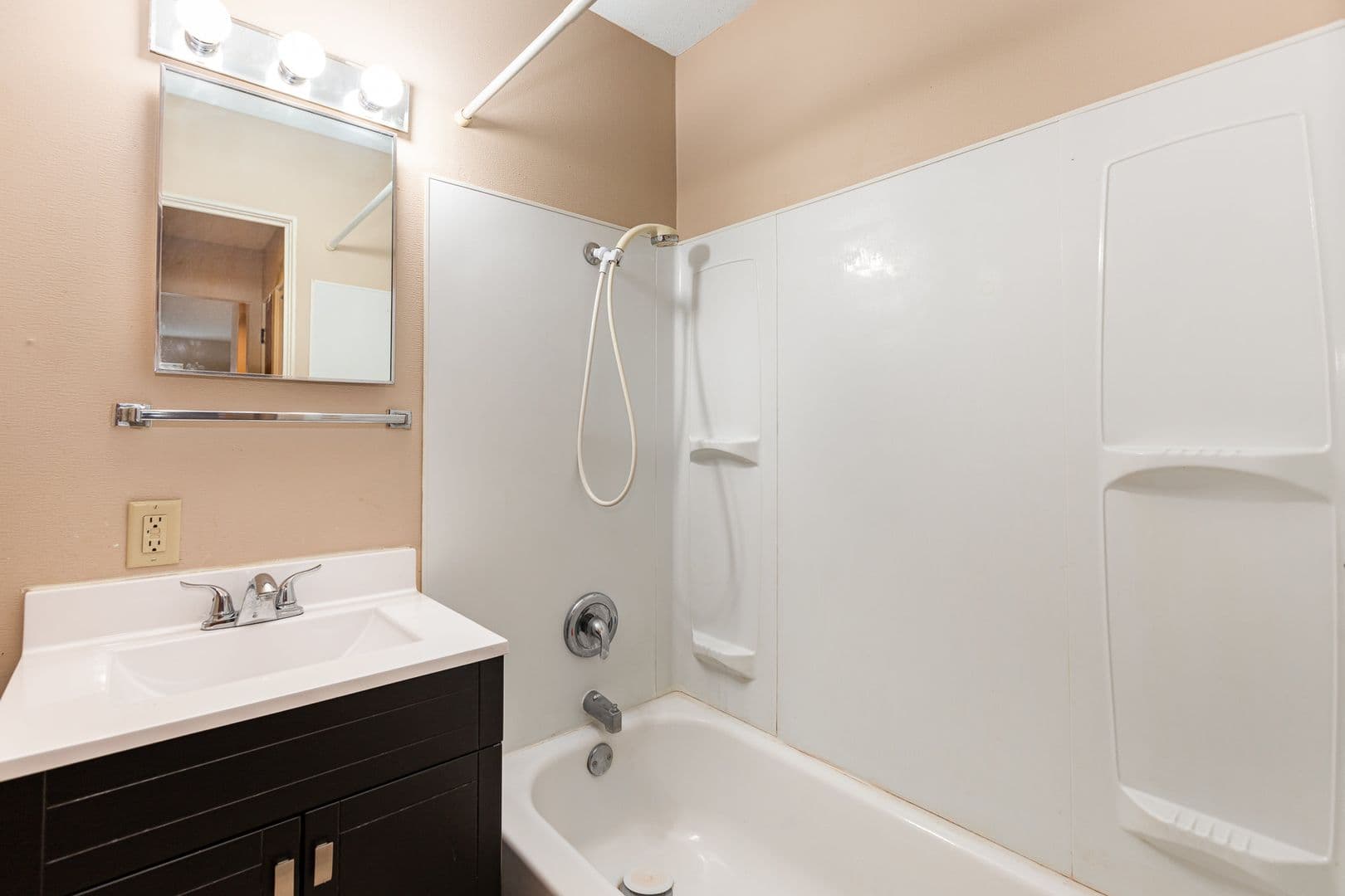 Cambridge Apartment: 215 Birch St S