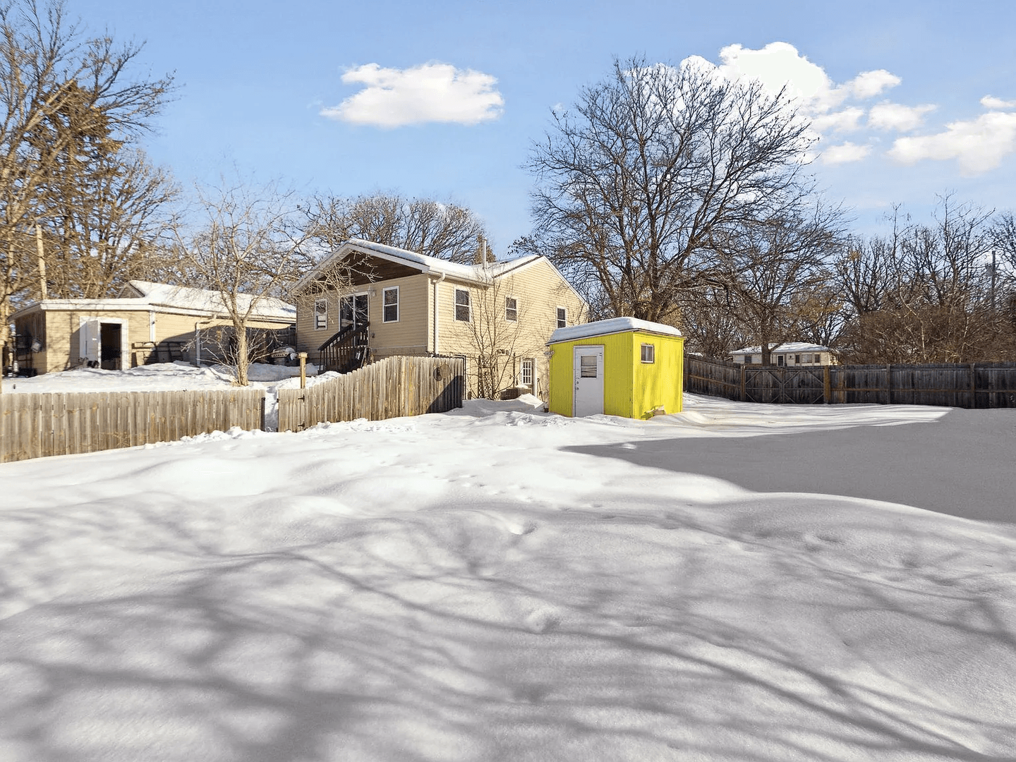 Coon Rapids House: 10012 Cottonwood St NW #1