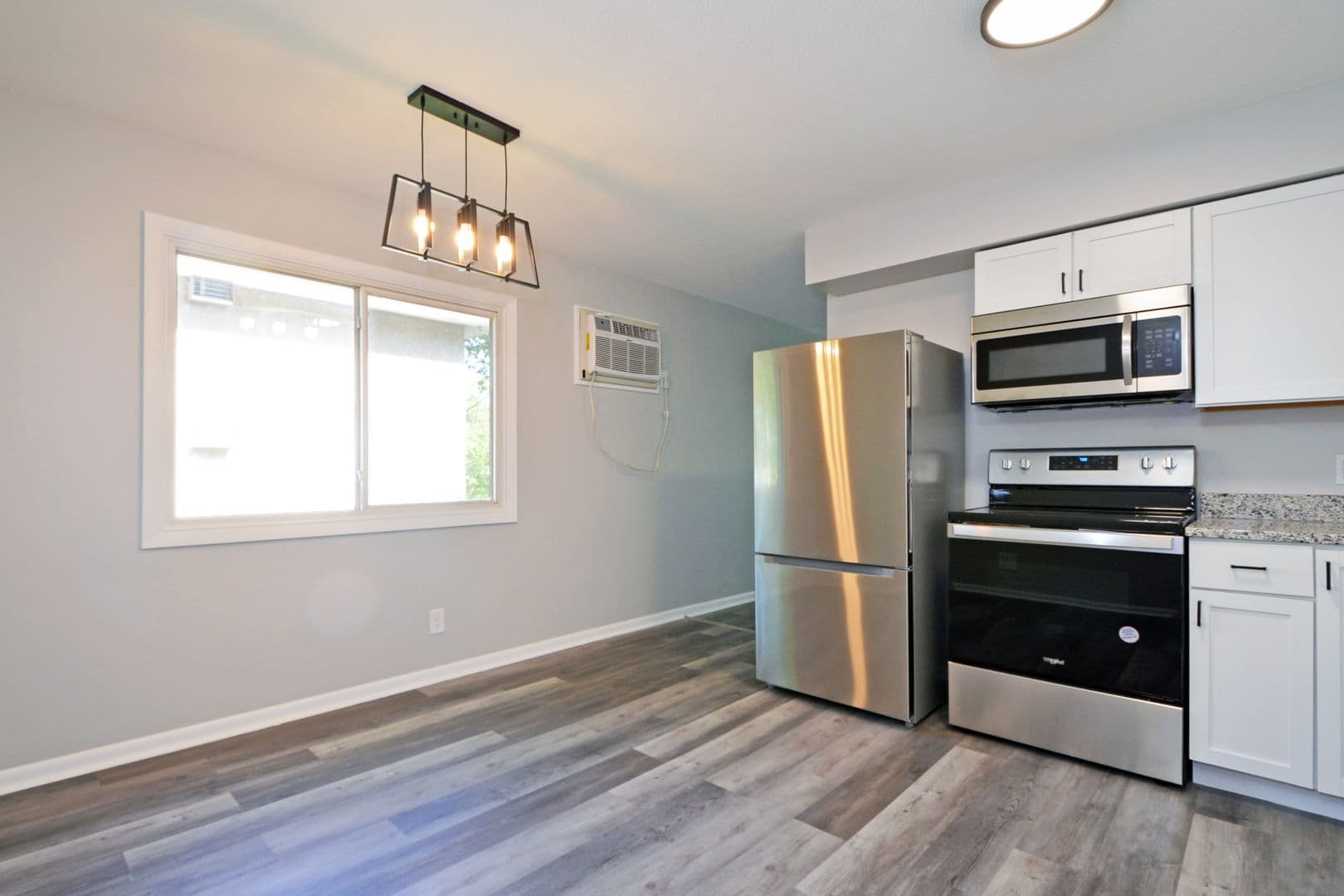 Champlin Apartment: 30 Dean Ave E