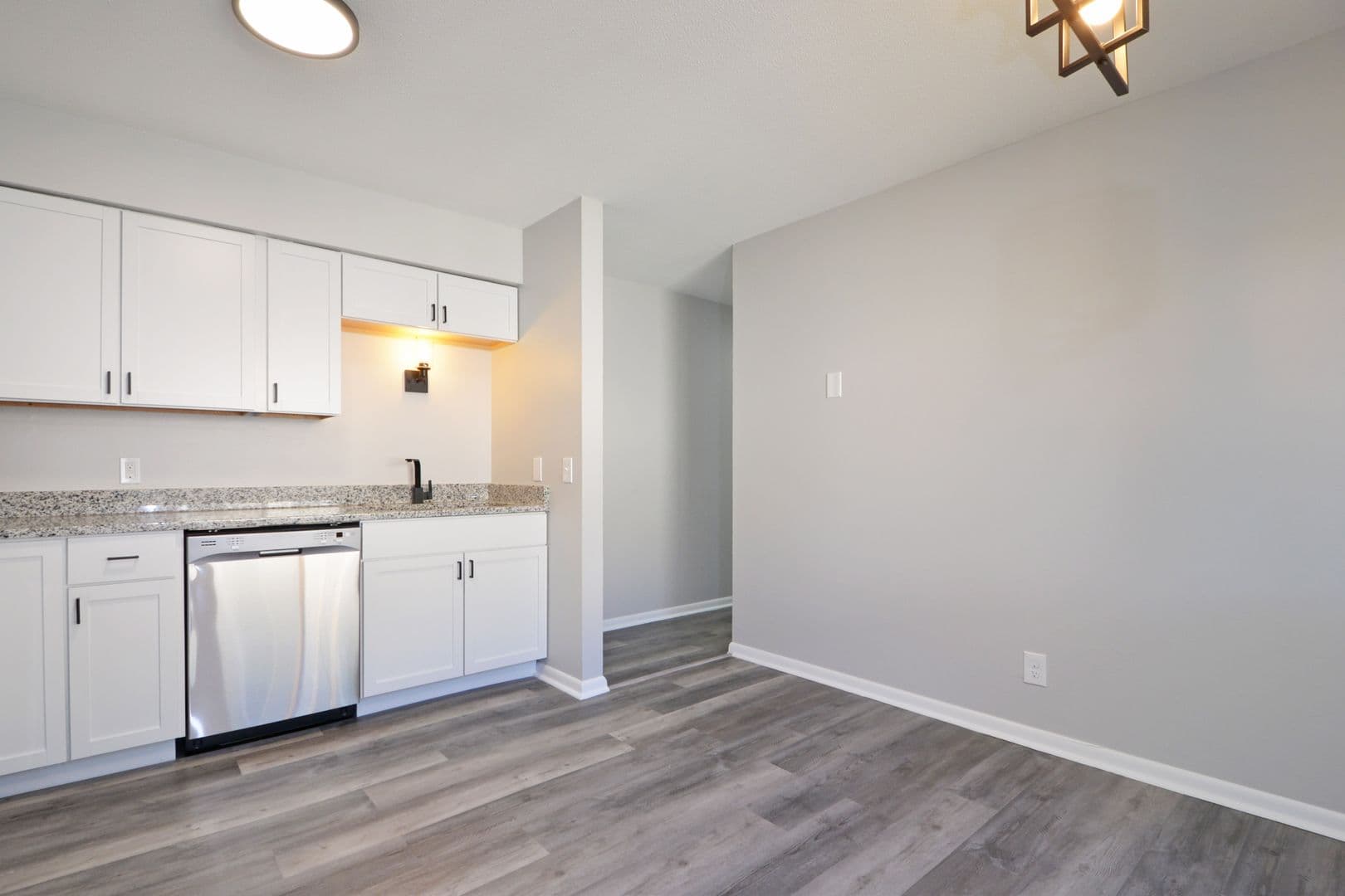 Champlin Apartment: 30 Dean Ave E