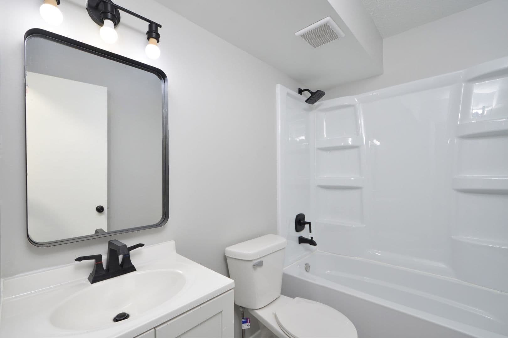 Champlin Apartment: 30 Dean Ave E
