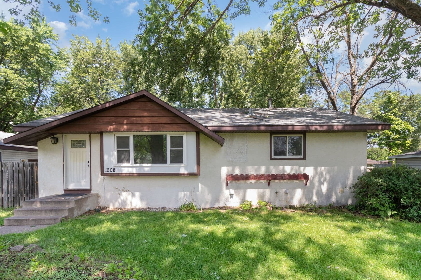 Brooklyn Park House: 1208 82nd Ave N