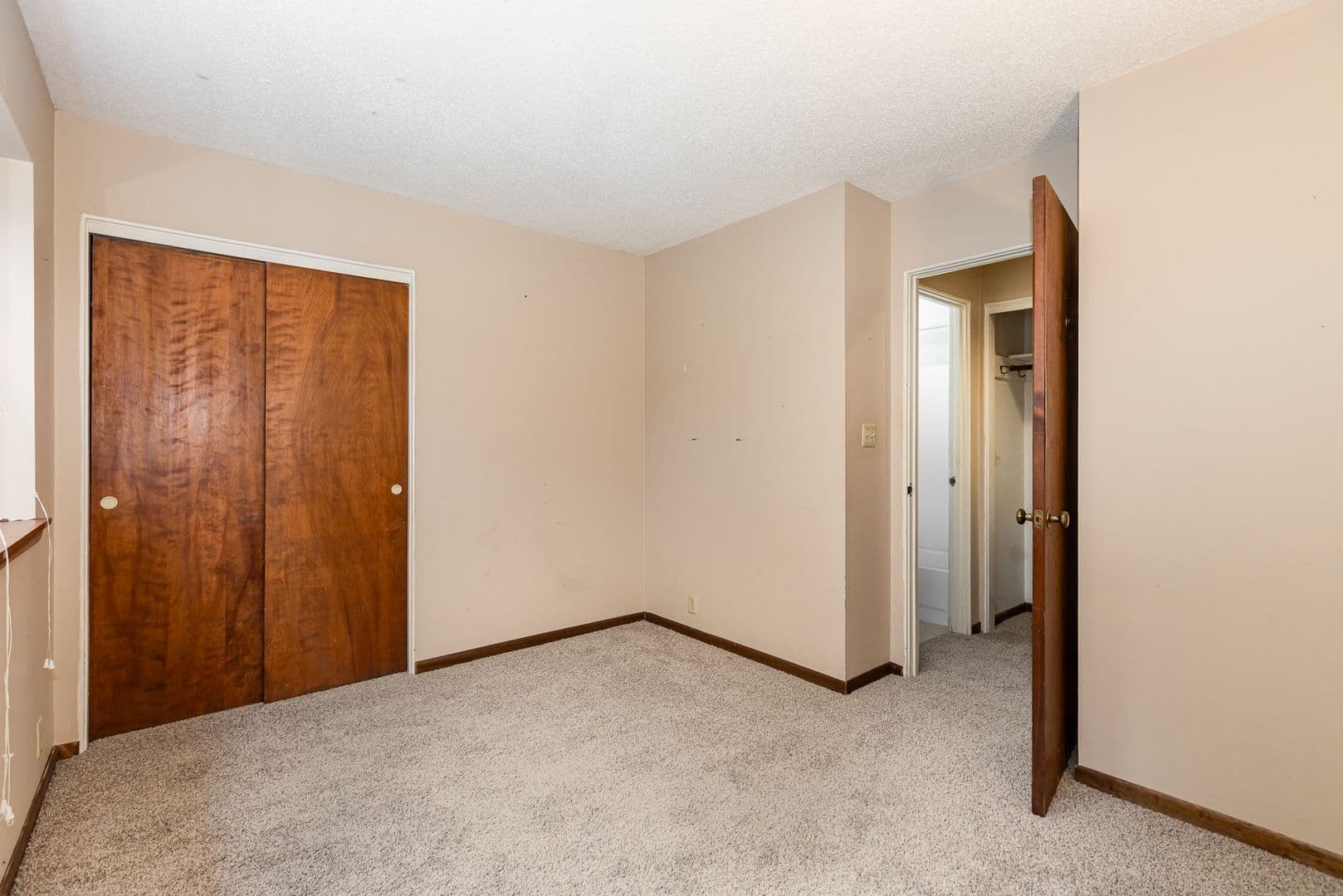 Cambridge Apartment: 215 Birch St S